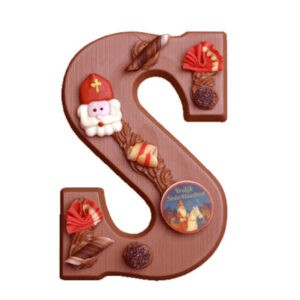 opgemaakte chocoladeletter als heerlijke sintattentie voor uw medewerkers